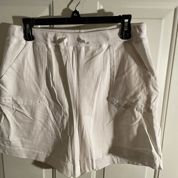 Basic Editions size medium knit shorts white with elastic waist and tie NWOT - Picture 1 of 1